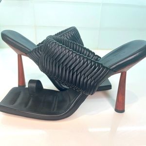 Gorgeous Gia Borghini Woven Toe Ring Sandal